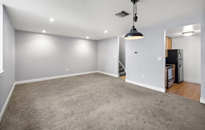 2 beds, 1.5 baths, 928 sqft, $2,400, Unit 205