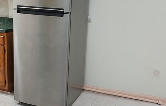 1 bed, 1 bath, 700 sqft, $2,100