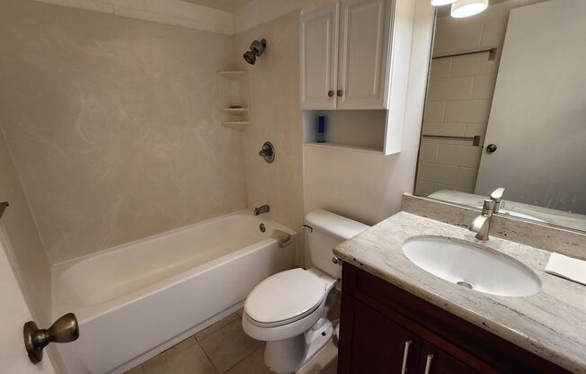 2 beds, 1 bath, $2,100