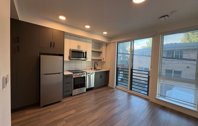 Studio, 1 bath, 298 sqft, $1,575, Unit 602