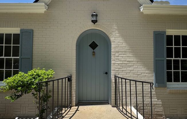 Renovated 3/2.5 House with bonus room in South Rome- $1,895