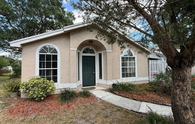 Cozy and Stylish 3-bedroom, 2-bath Single Family Home in Sanford!