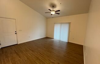 3 beds, 2 baths, $1,550, Unit Unit # 302