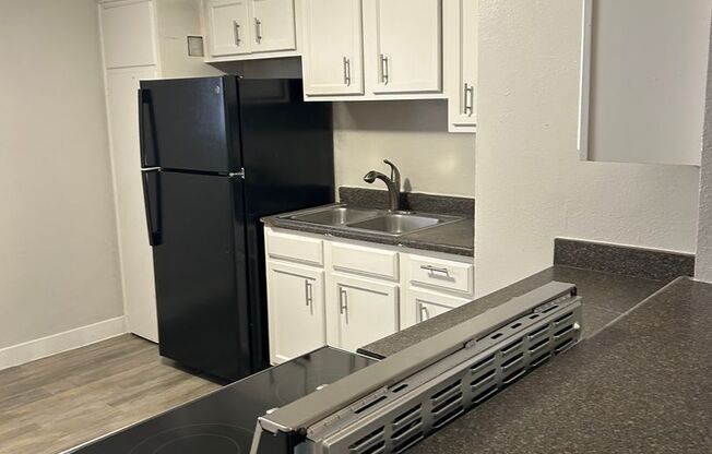 2 beds, 1 bath, 810 sqft, $1,195, Unit 75