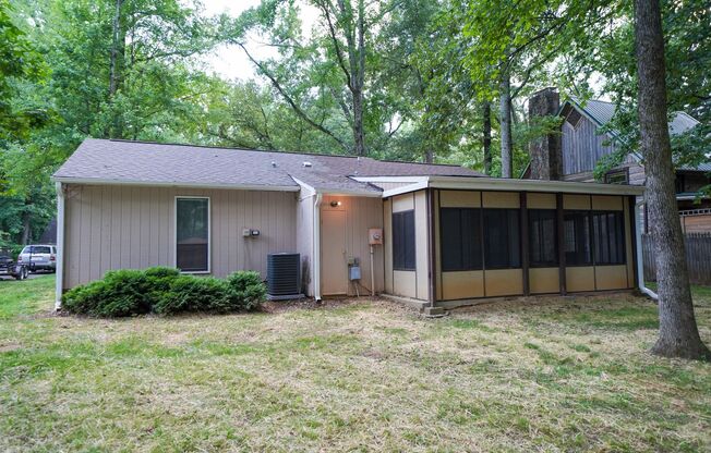 E. Charlotte - 3br 2ba Ranch w/Sunroom
