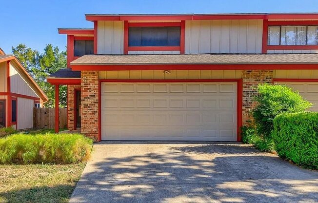 8905 TRONE CIR