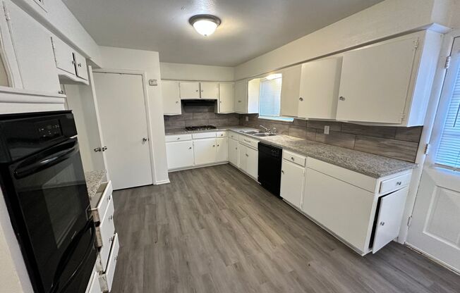 Move -in Special: Spacious 2-Bedroom, 1-Bath Two-Story Duplex!