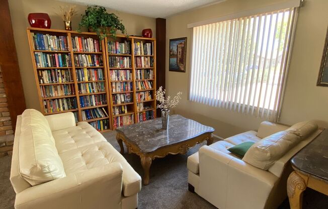 1043 East Loma Vista Drive