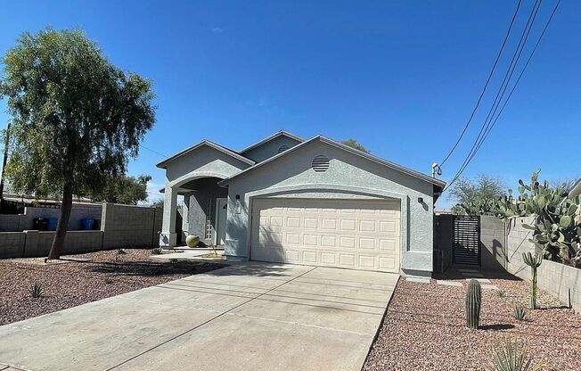 LOVELY REMODEL JUST EAST OF DOWNTOWN PHOENIX!!!