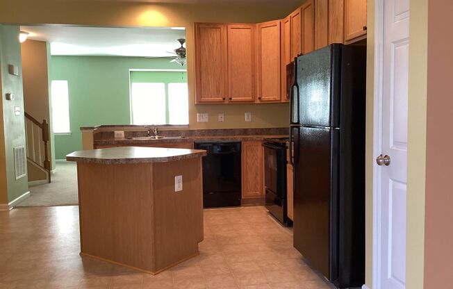 3 beds, 2.5 baths, $1,595