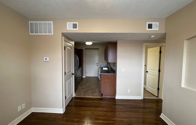 2 beds, 1 bath, 800 sqft, $1,395, Unit 601 - Unit 205 B800