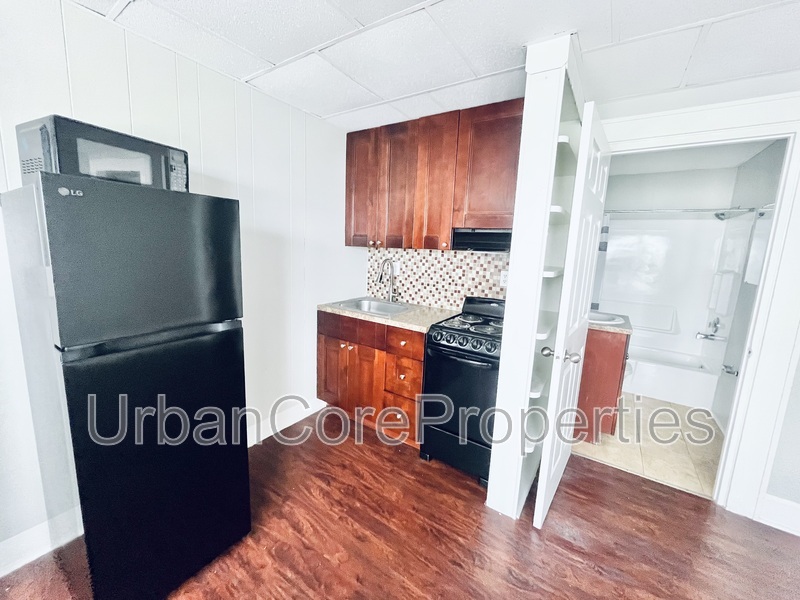 216 5 AVE N