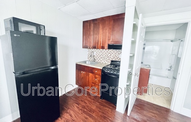 216 5 AVE N