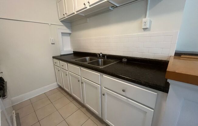 Studio, 1 bath, 450 sqft, $963, Unit 16