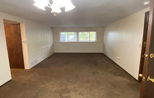 2 beds, 1 bath, $895