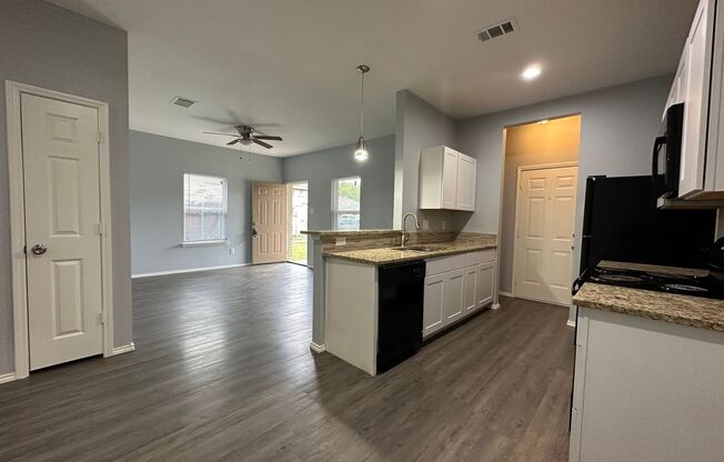 Nice 3 Bedroom, 2 Full Bath Duplex Located in SW Ft. Worth.