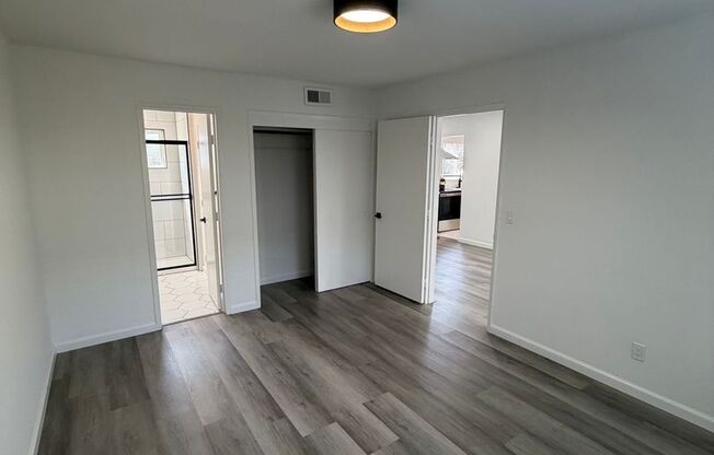 10-14 Poinsettia Ave.