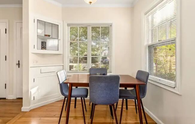 2 Bed, 1 Bath in the Irvington Neighborhood!