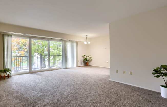 Large Room Camp Hill Apartments | Long Meadows Apartments