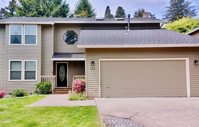Great 4 bedroom Home Located in the Sought-after First Addition Neighborhood in Lake Oswego!