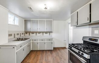 2 beds, 1 bath, 887 sqft, $1,050, Unit 1719 6th ave unit 3