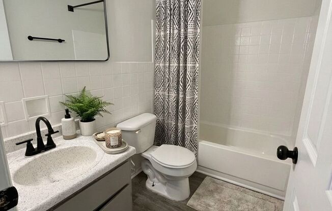 2 beds, 1 bath, 945 sqft, $1,435, Unit 6893-105