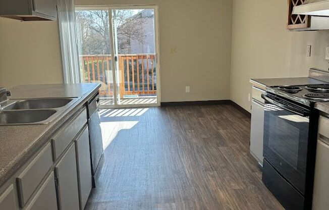 2 beds, 2 baths, 1,070 sqft, $1,625, Unit 12-204
