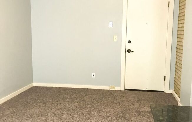 1 bed, 1 bath, 442 sqft, $899, Unit 606-3R