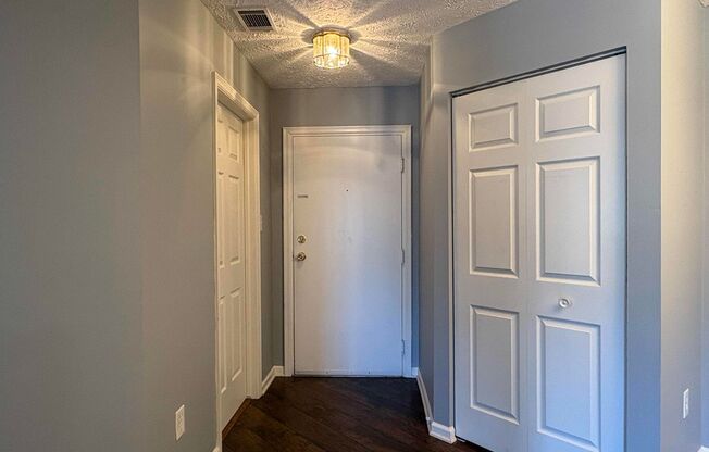 Great 2 Bedroom 2 Bath in Germantown