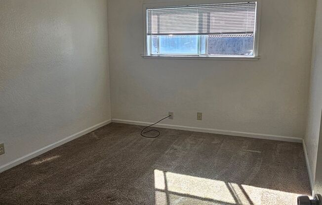 2 beds, 1 bath, $1,850, Unit 4