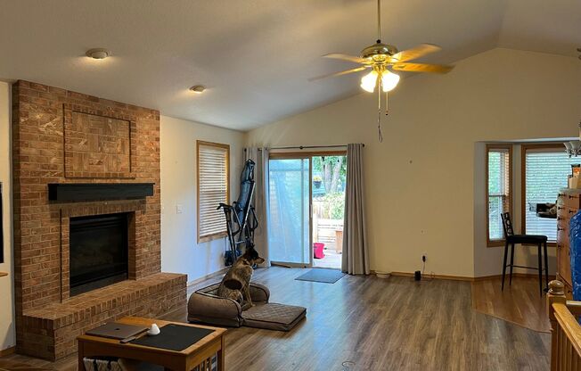 BEAUTIFUL 4 BED/3 BATH CHARMING HOME IN LONGMONT!  AVAILABLE NOW!