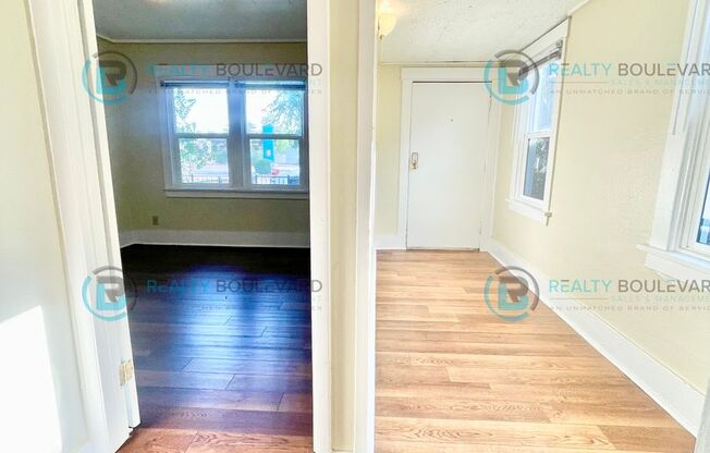 Charming Cottage with Private Yards, Parking, & Fully Equipped Kitchen – Near UNR