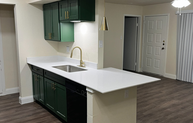 2 beds, 2 baths, 967 sqft, $1,299