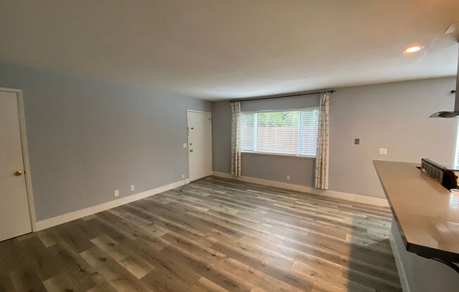 2 beds, 1 bath, 700 sqft, $1,850, Unit 4