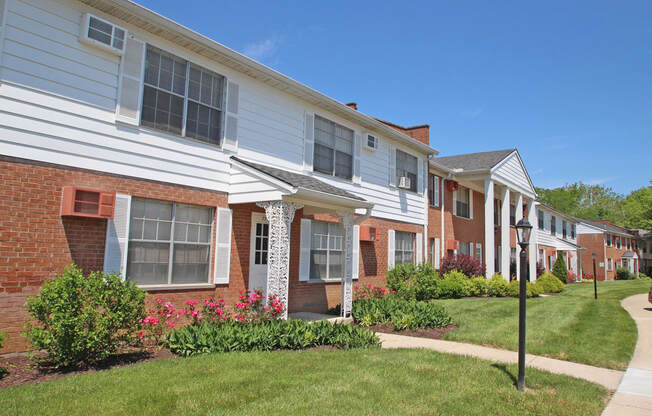 This is a photo of the grounds/building exteriors at Compton Lake Apartments in Mt. Healthy, OH.