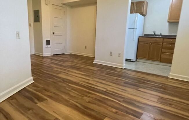 Spacious Studio w/ Secured Entry In Sought After Oregon City~ W/S/G INCLUDED!