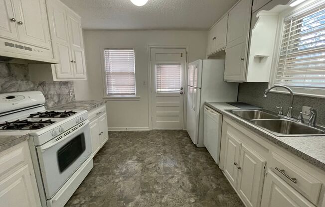 2 beds, 1 bath, $950