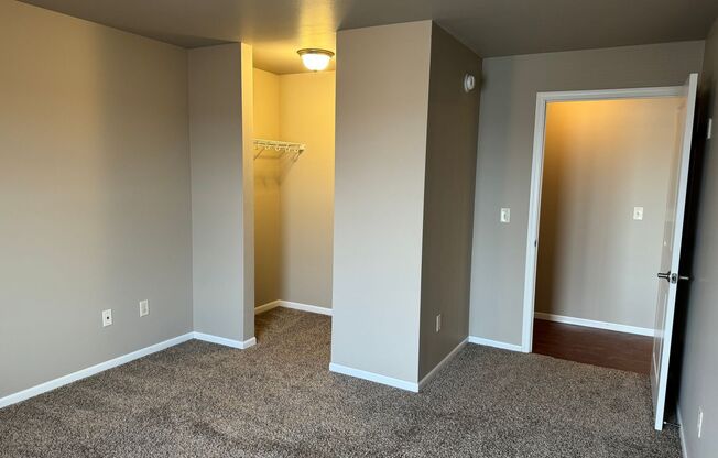 1 bed, 1 bath, 662 sqft, $1,020, Unit 2400-303
