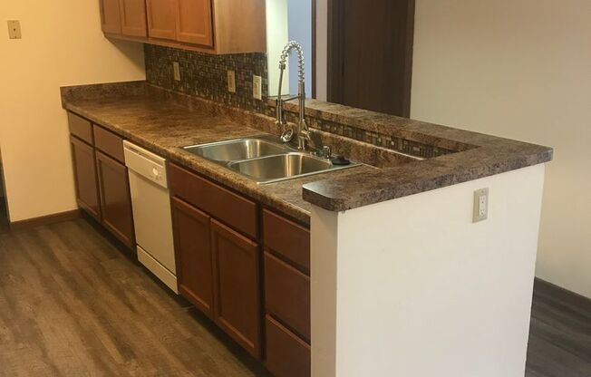 3 beds, 1 bath, 1,040 sqft, $1,695, Unit 3164-303