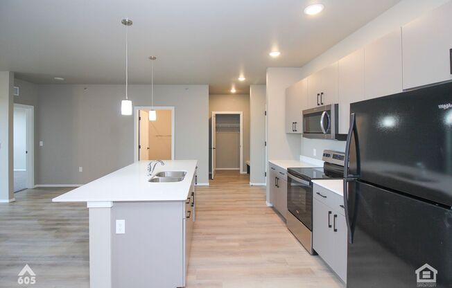 2 beds, 2 baths, 1,092 sqft, $1,750, Unit 5521-5430