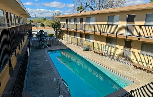 2 beds, 1 bath, 825 sqft, $2,495