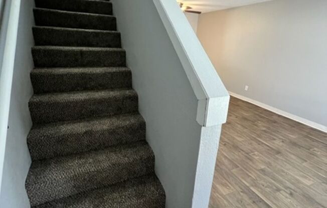 2 beds, 1.5 baths, 916 sqft, $1,090, Unit 10014-5