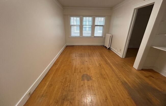 1 bed, 1 bath, $995, Unit 33