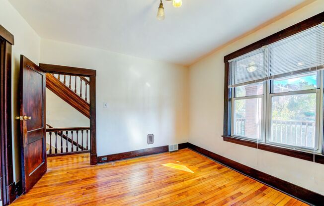 3 beds, 1 bath, $1,500, Unit Apt 2 (top)