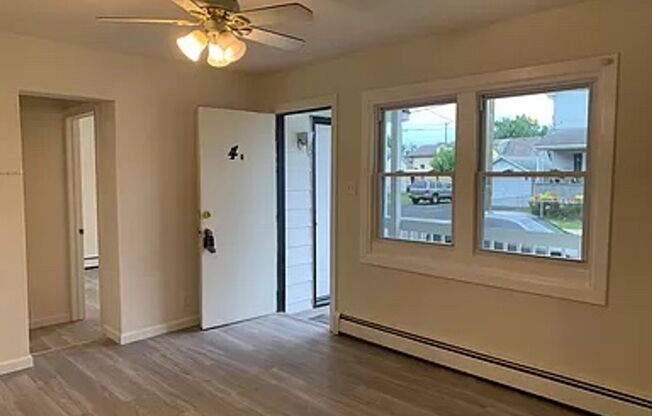 3 beds, 1 bath, $1,900