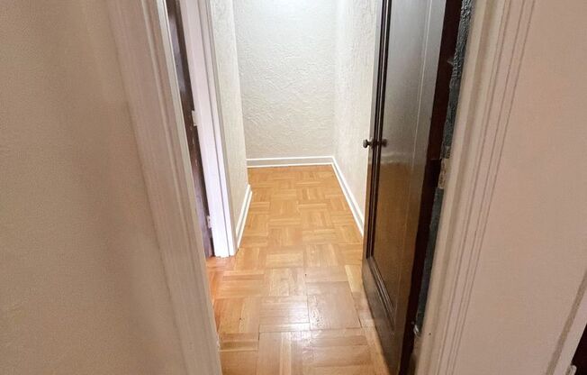 2 beds, 1 bath, 1,000 sqft, $1,200, Unit 102