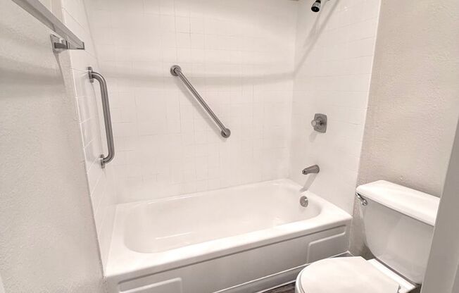 2 beds, 1 bath, 861 sqft, $1,750, Unit 25