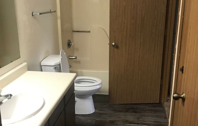 3 beds, 1 bath, 1,040 sqft, $1,695, Unit 3164-207