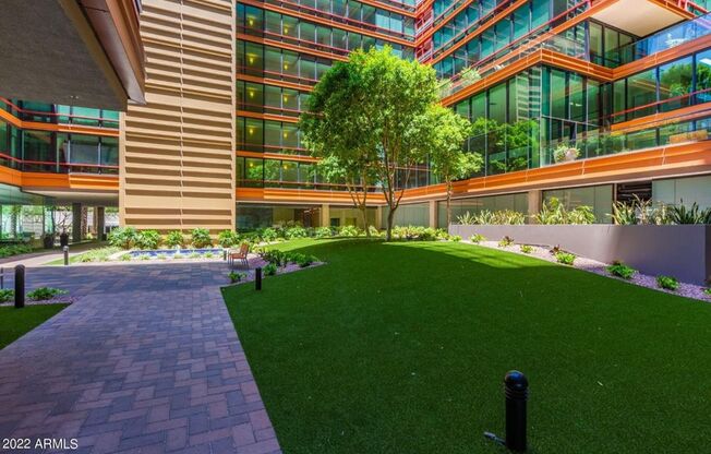 2 beds, 2 baths, $2,100, Unit # 523