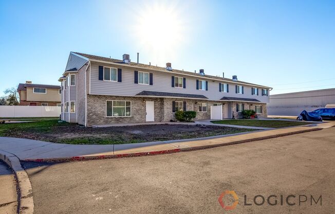 Newly Remodeled End Unit Townhome!